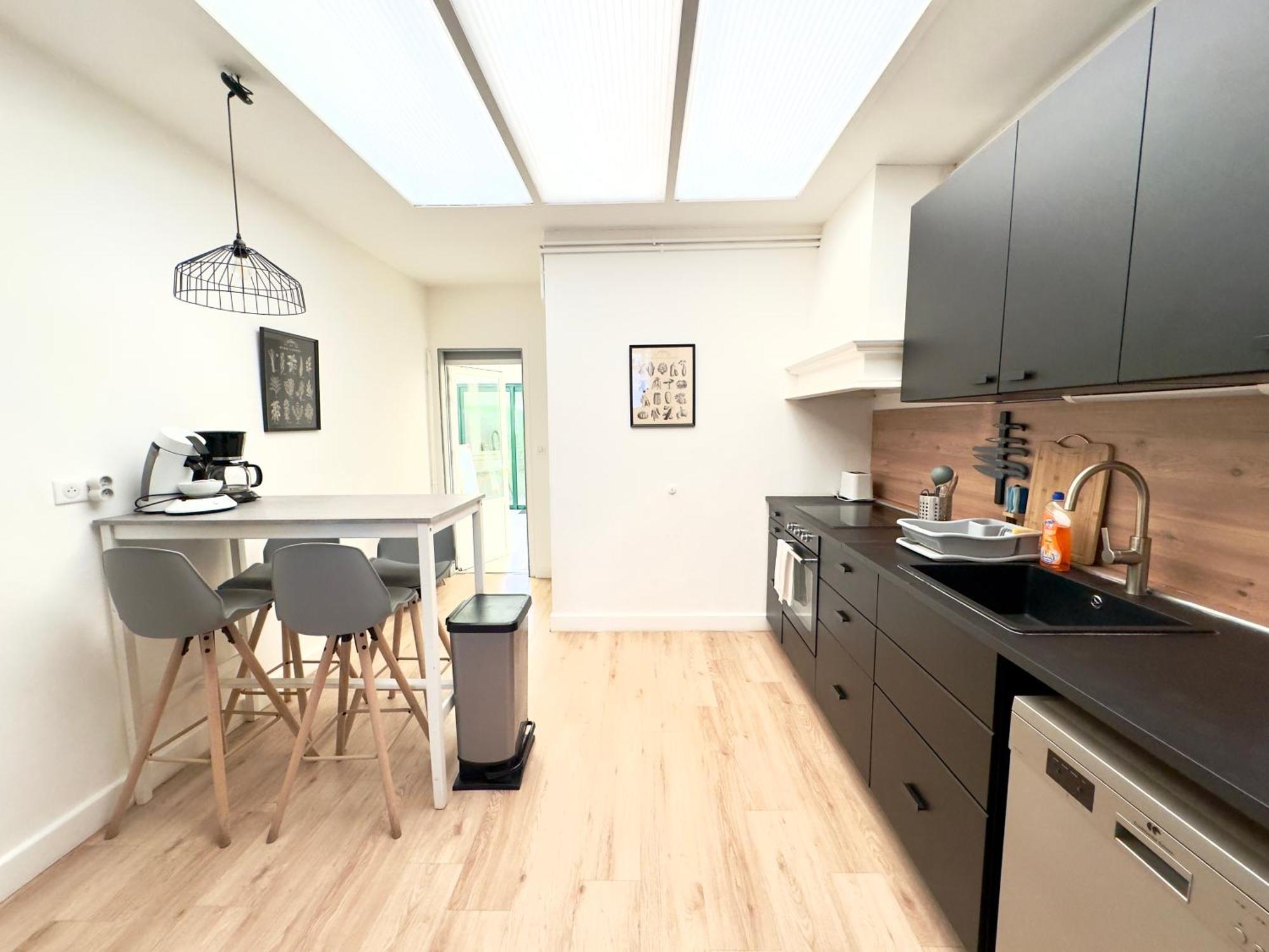 4 - Grande Maison - Parking - Jardin Holiday home *
