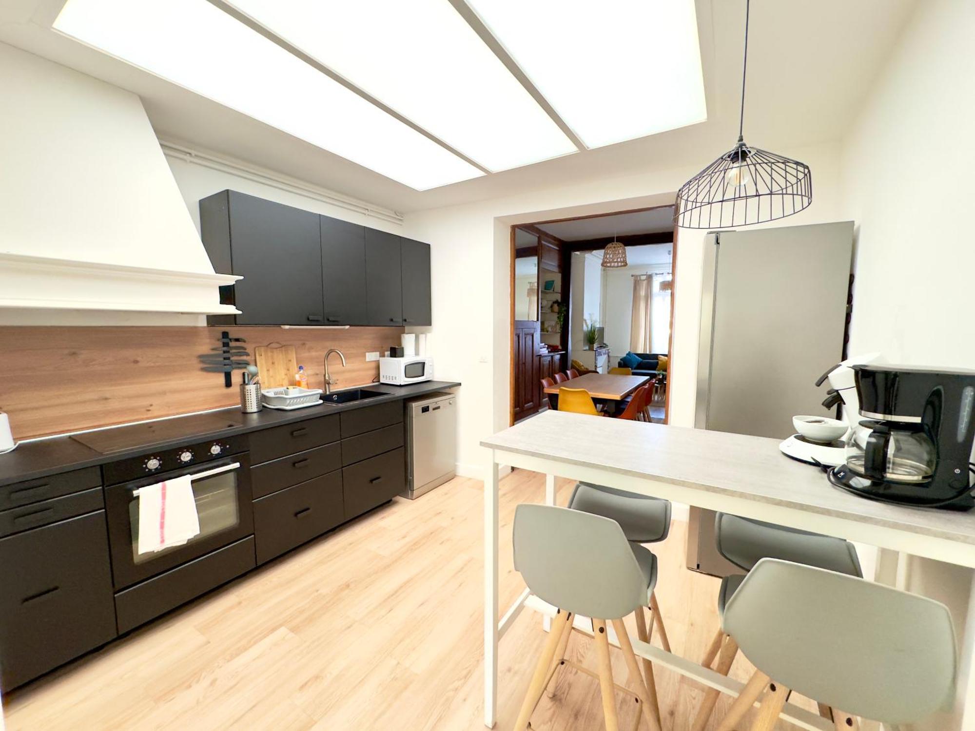 4 - Grande Maison - Parking - Jardin Holiday home *